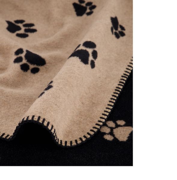 Potetrykk sort. We love dogs pledd, i deilig bomull/ syntet kvalitet