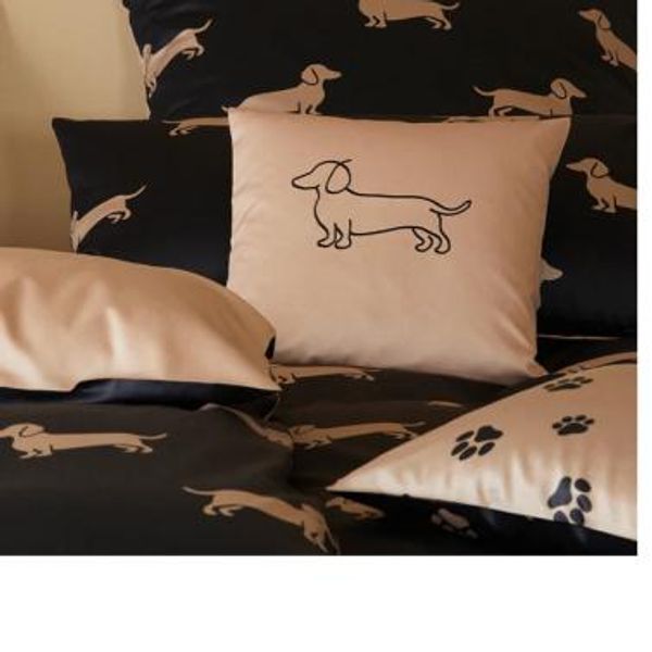 Putevar med Dachshund, Companion 50 x 70 cm offwhite/ beige eller sort/ beige